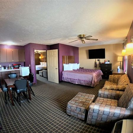 Star Plus Inn & Suites Selmer Екстер'єр фото