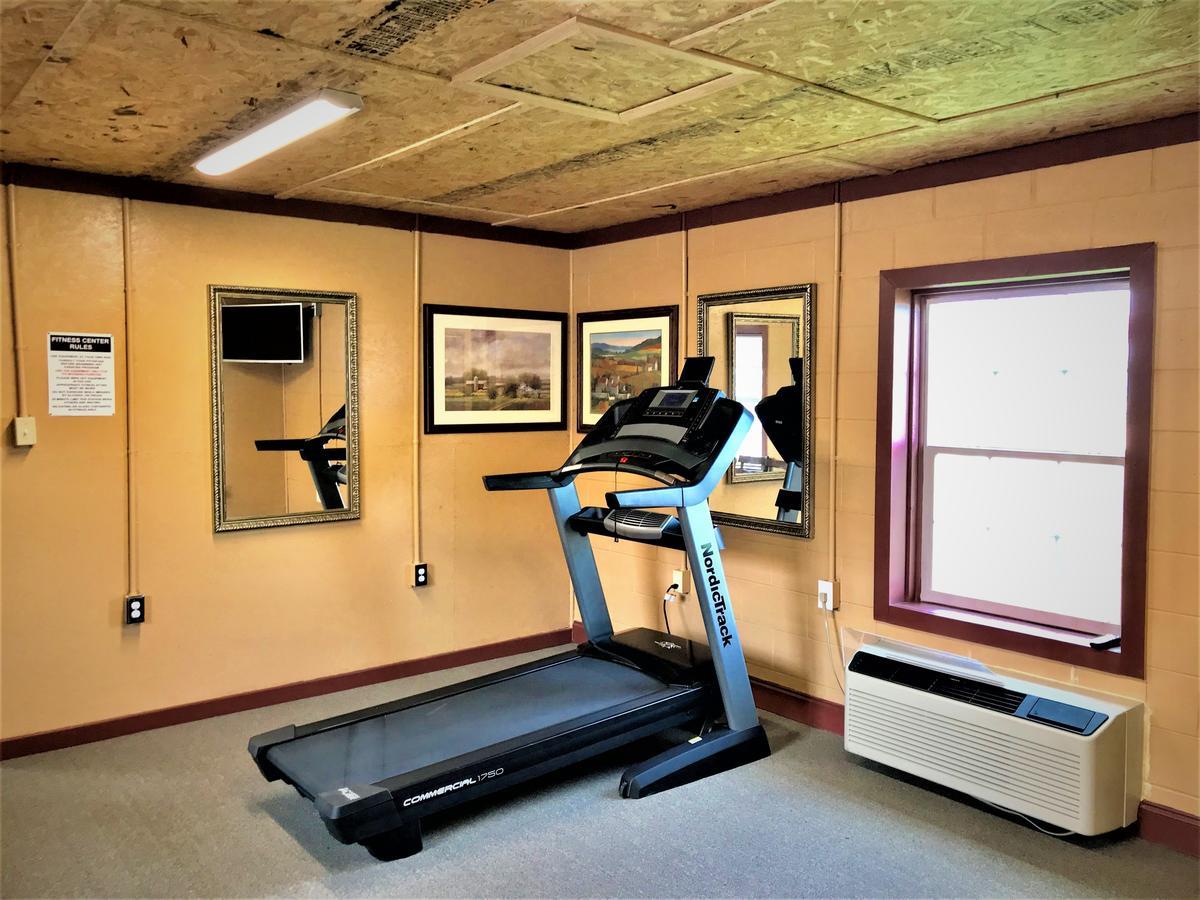 Star Plus Inn & Suites Selmer Екстер'єр фото