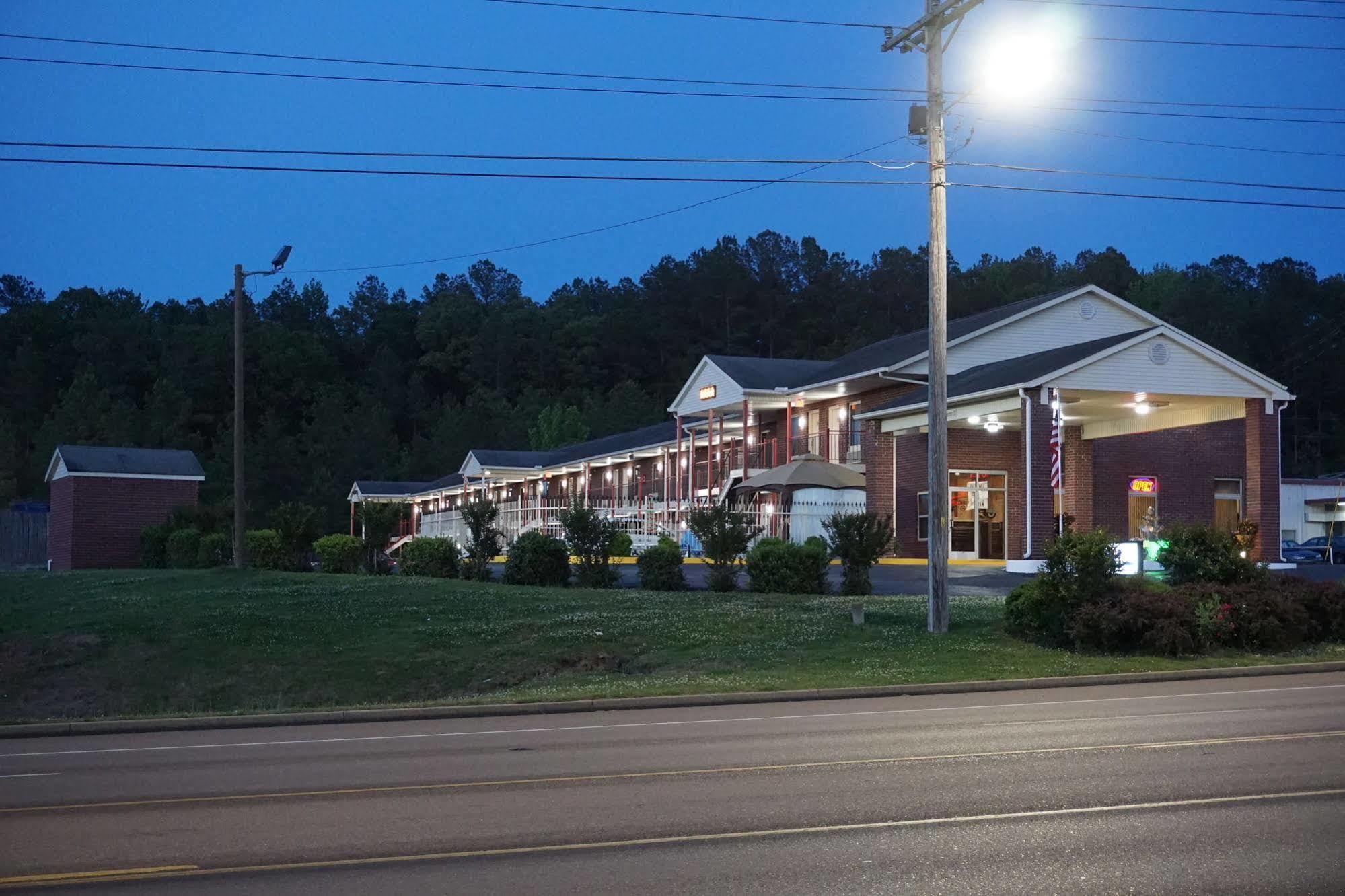 Star Plus Inn & Suites Selmer Екстер'єр фото
