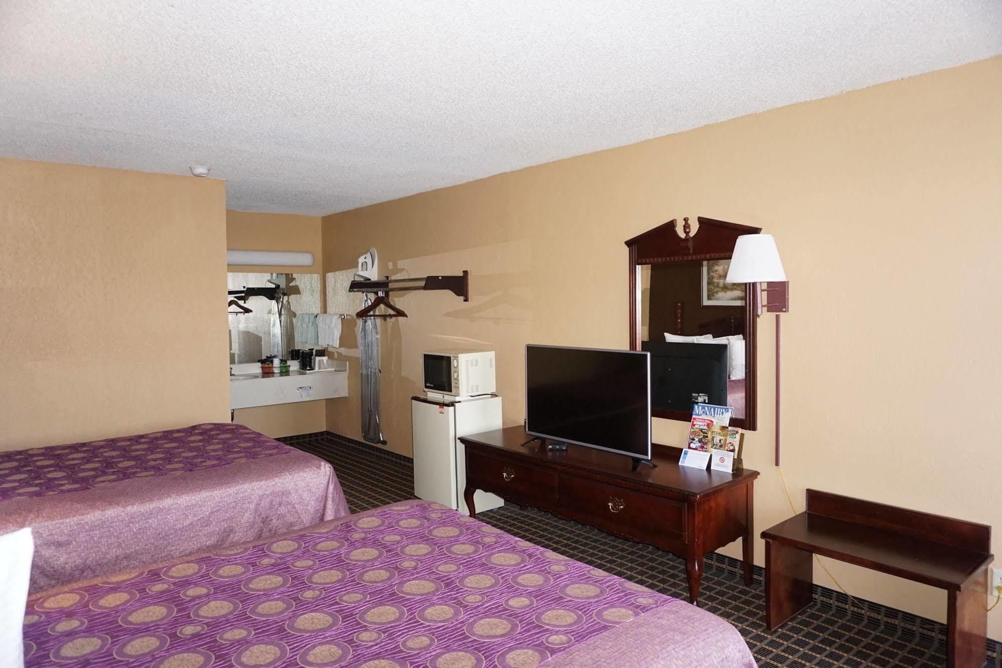 Star Plus Inn & Suites Selmer Екстер'єр фото