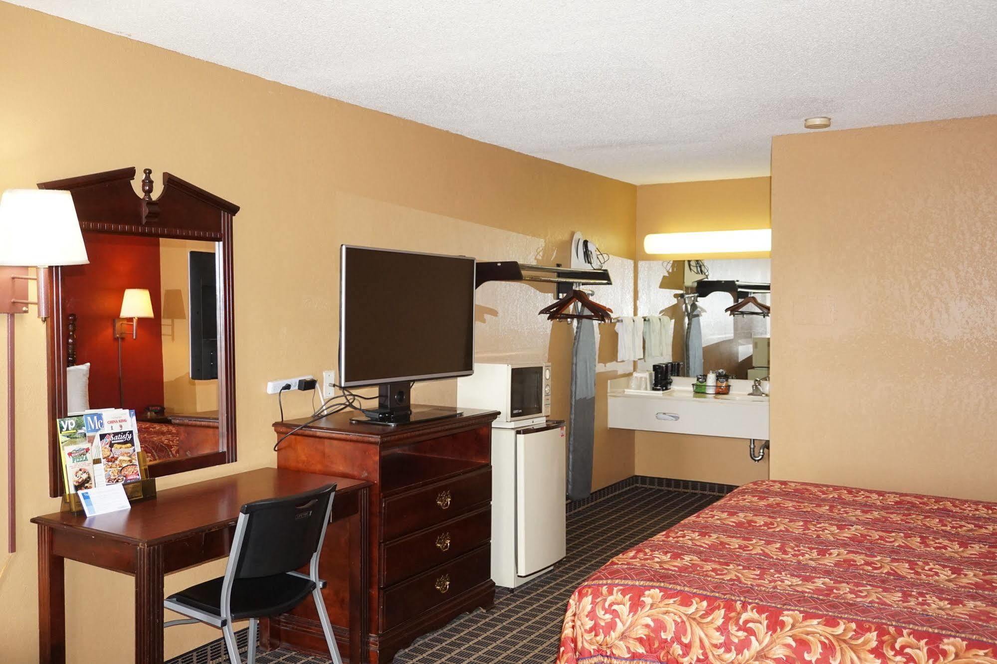 Star Plus Inn & Suites Selmer Екстер'єр фото