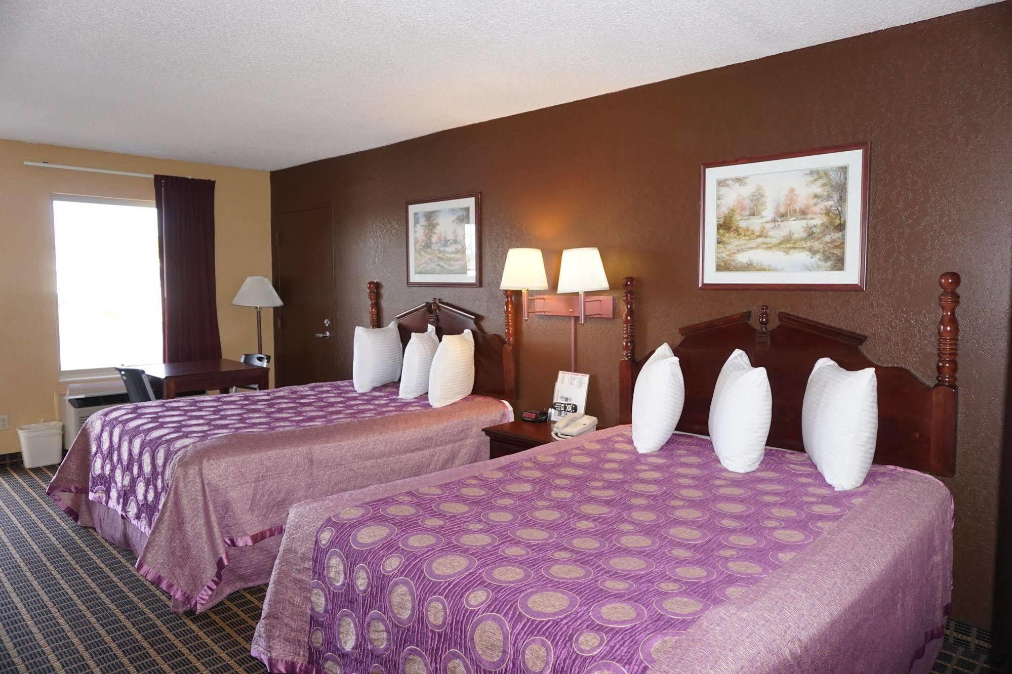 Star Plus Inn & Suites Selmer Екстер'єр фото