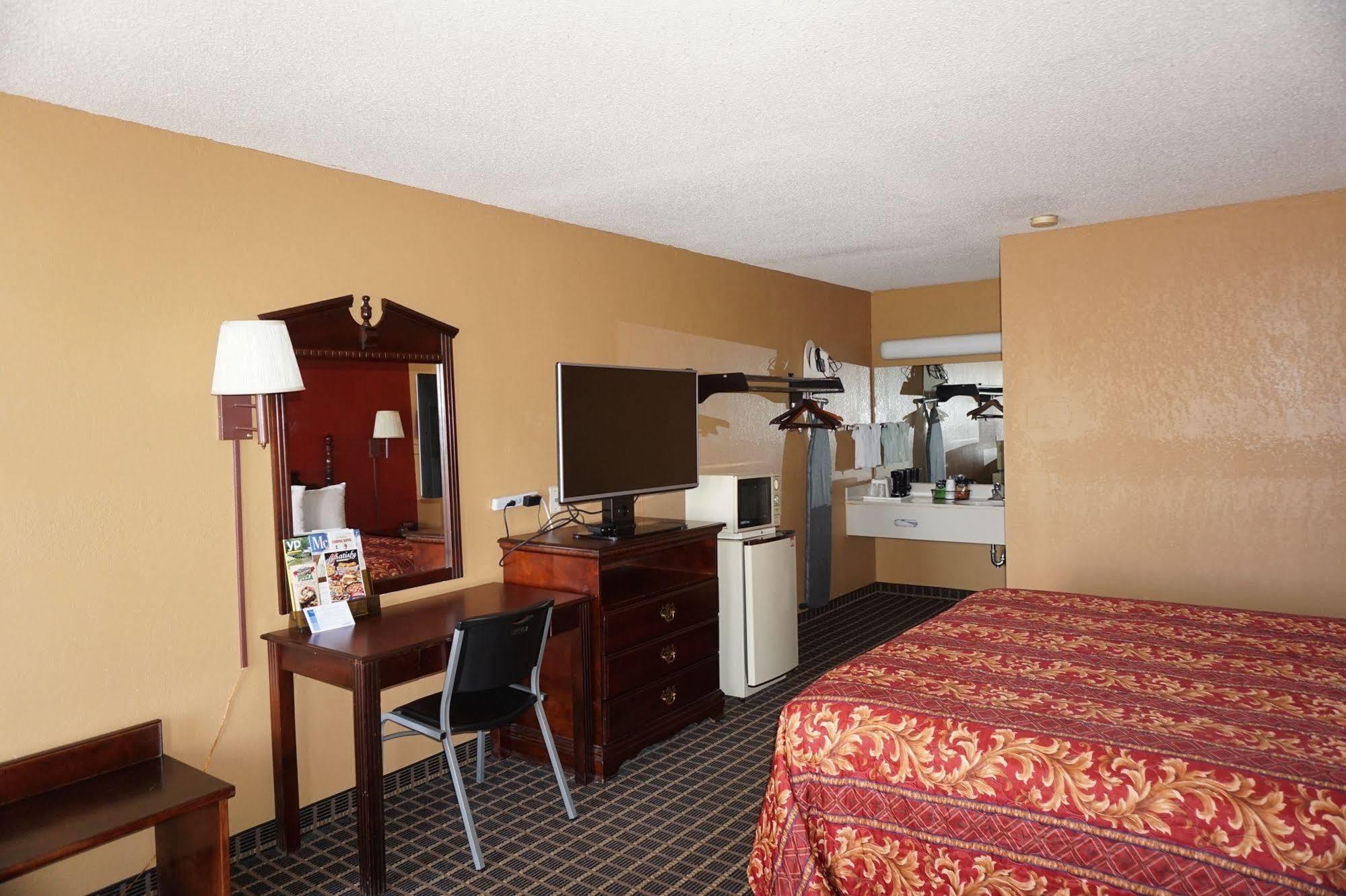 Star Plus Inn & Suites Selmer Екстер'єр фото
