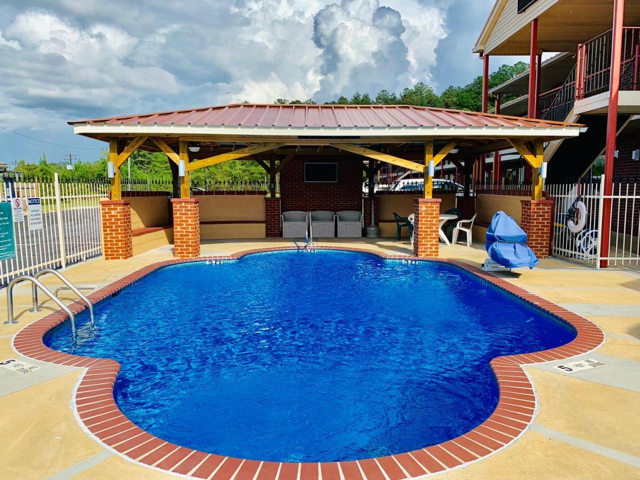 Star Plus Inn & Suites Selmer Екстер'єр фото