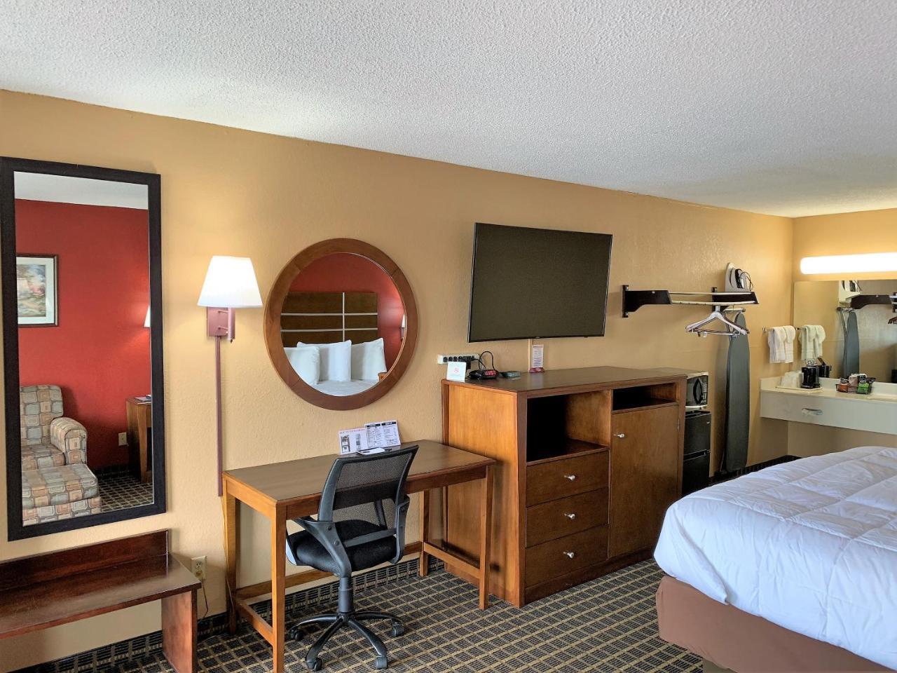Star Plus Inn & Suites Selmer Екстер'єр фото