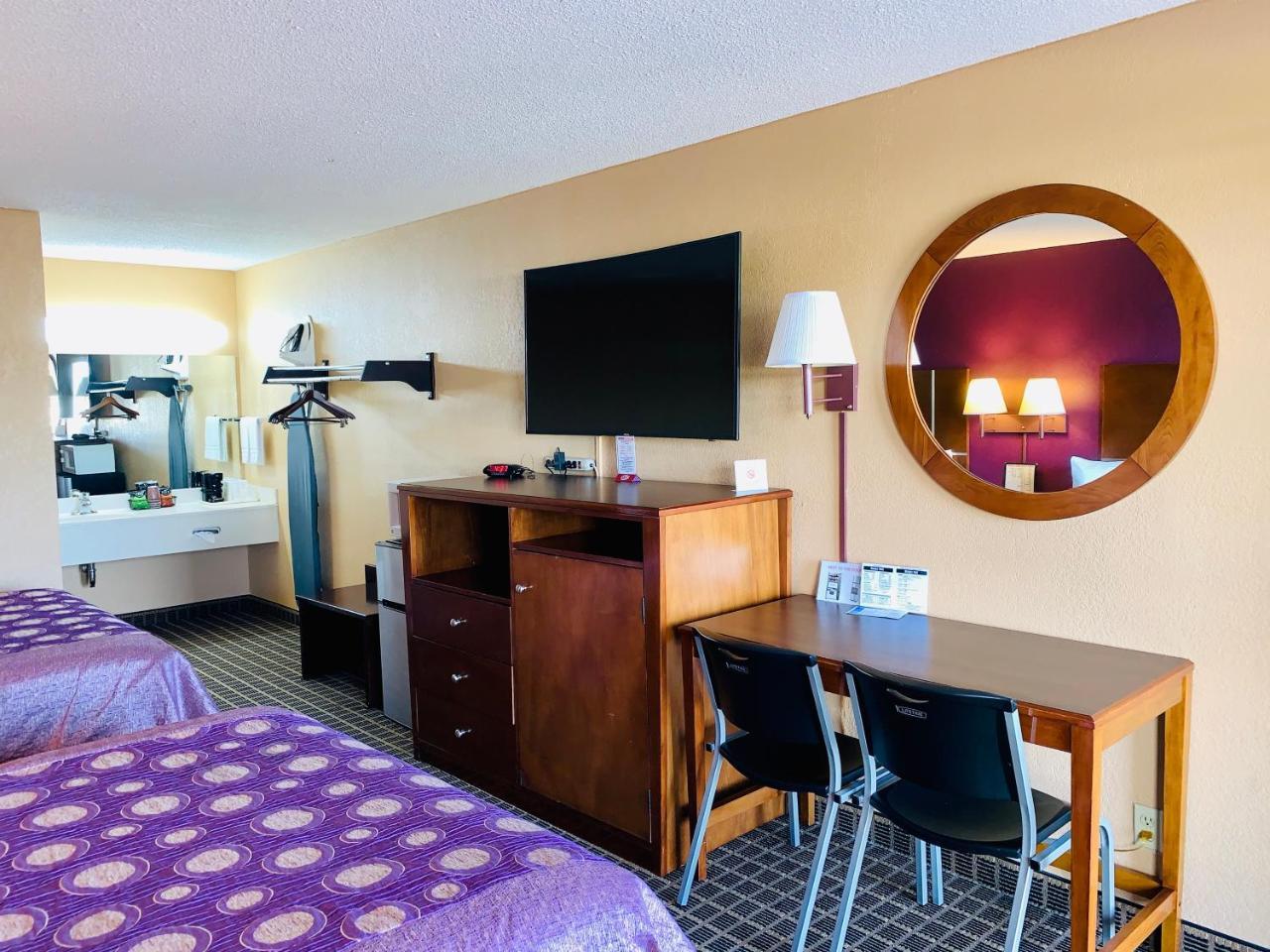 Star Plus Inn & Suites Selmer Екстер'єр фото