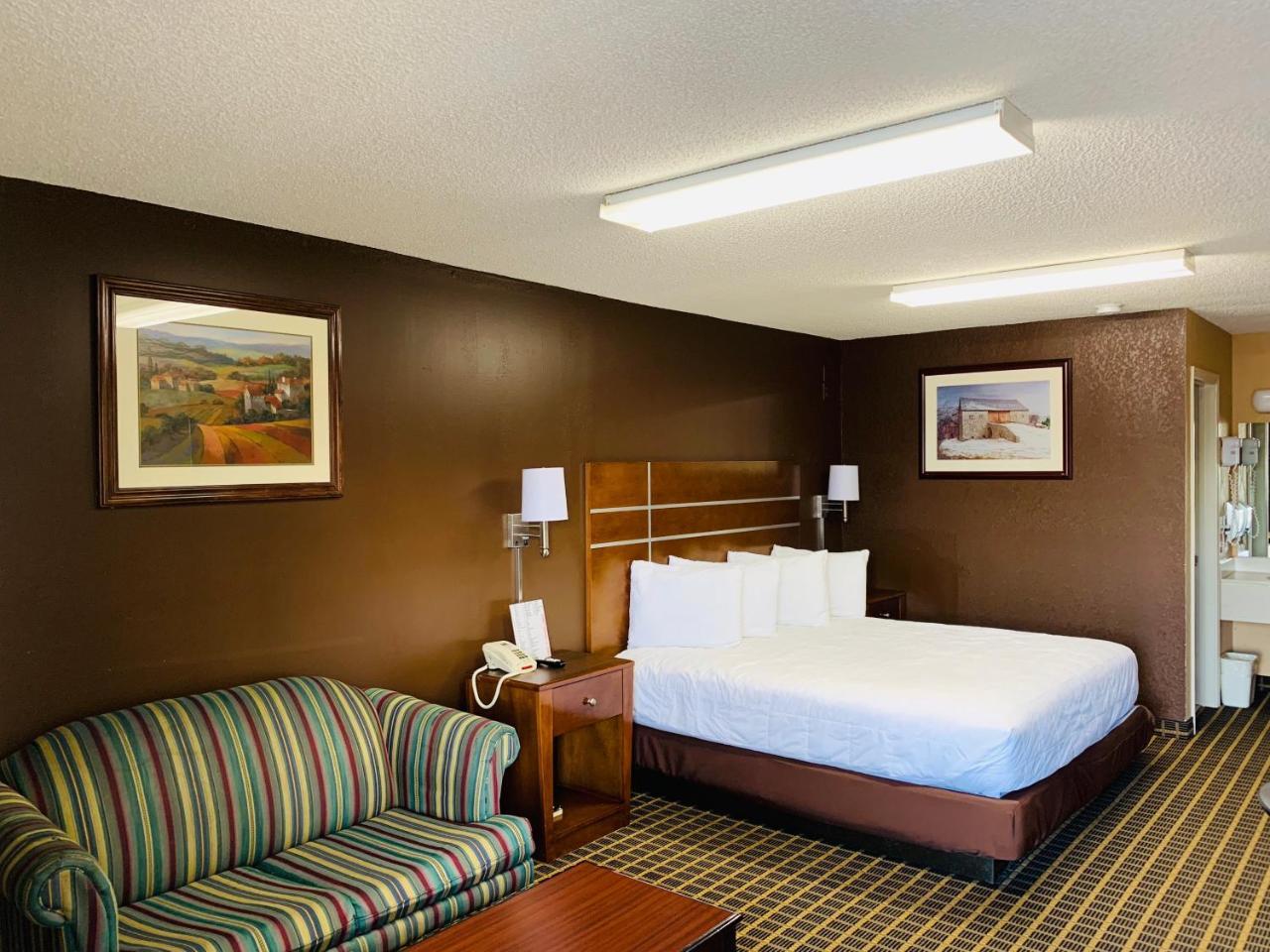 Star Plus Inn & Suites Selmer Екстер'єр фото