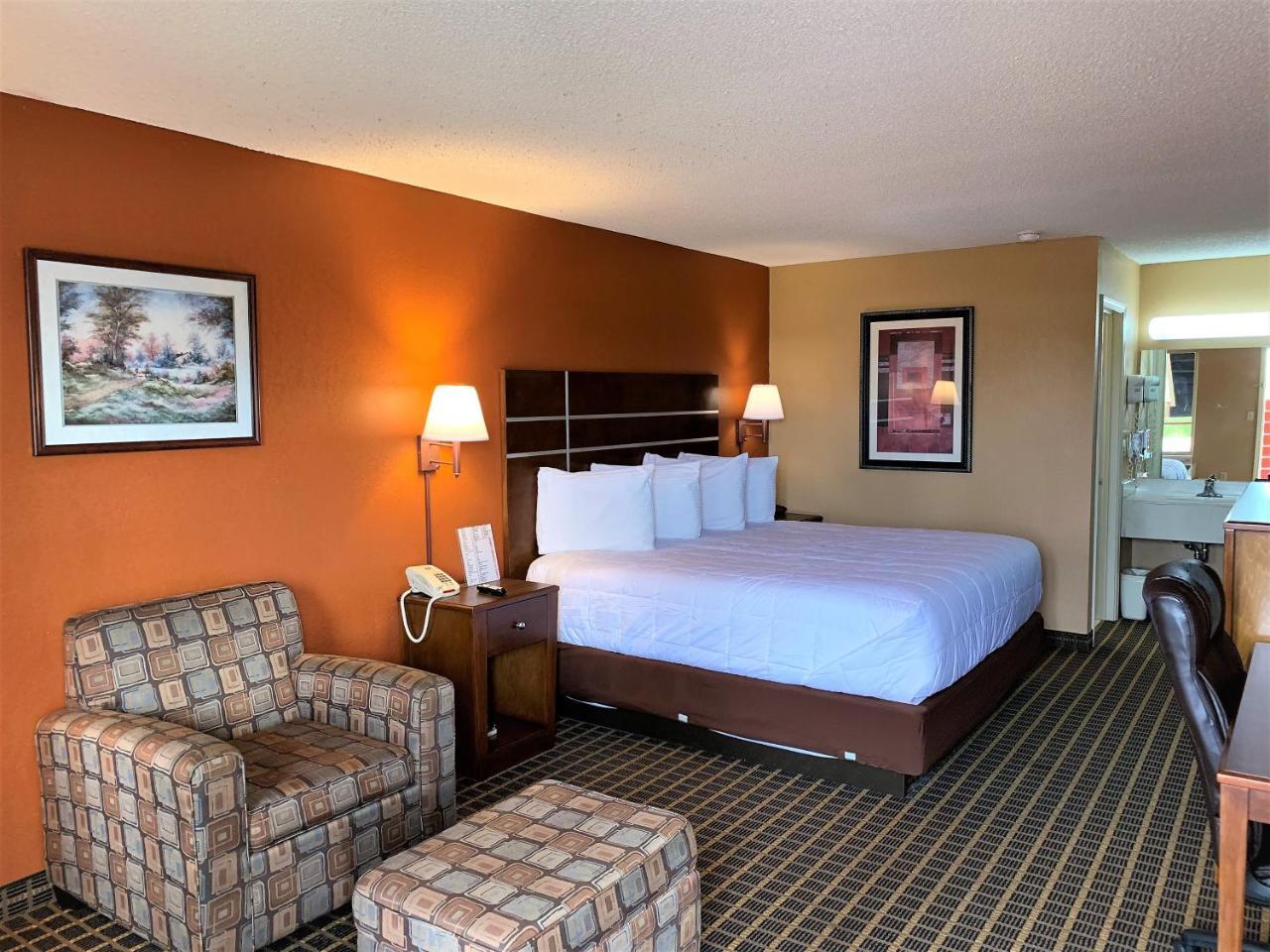 Star Plus Inn & Suites Selmer Екстер'єр фото