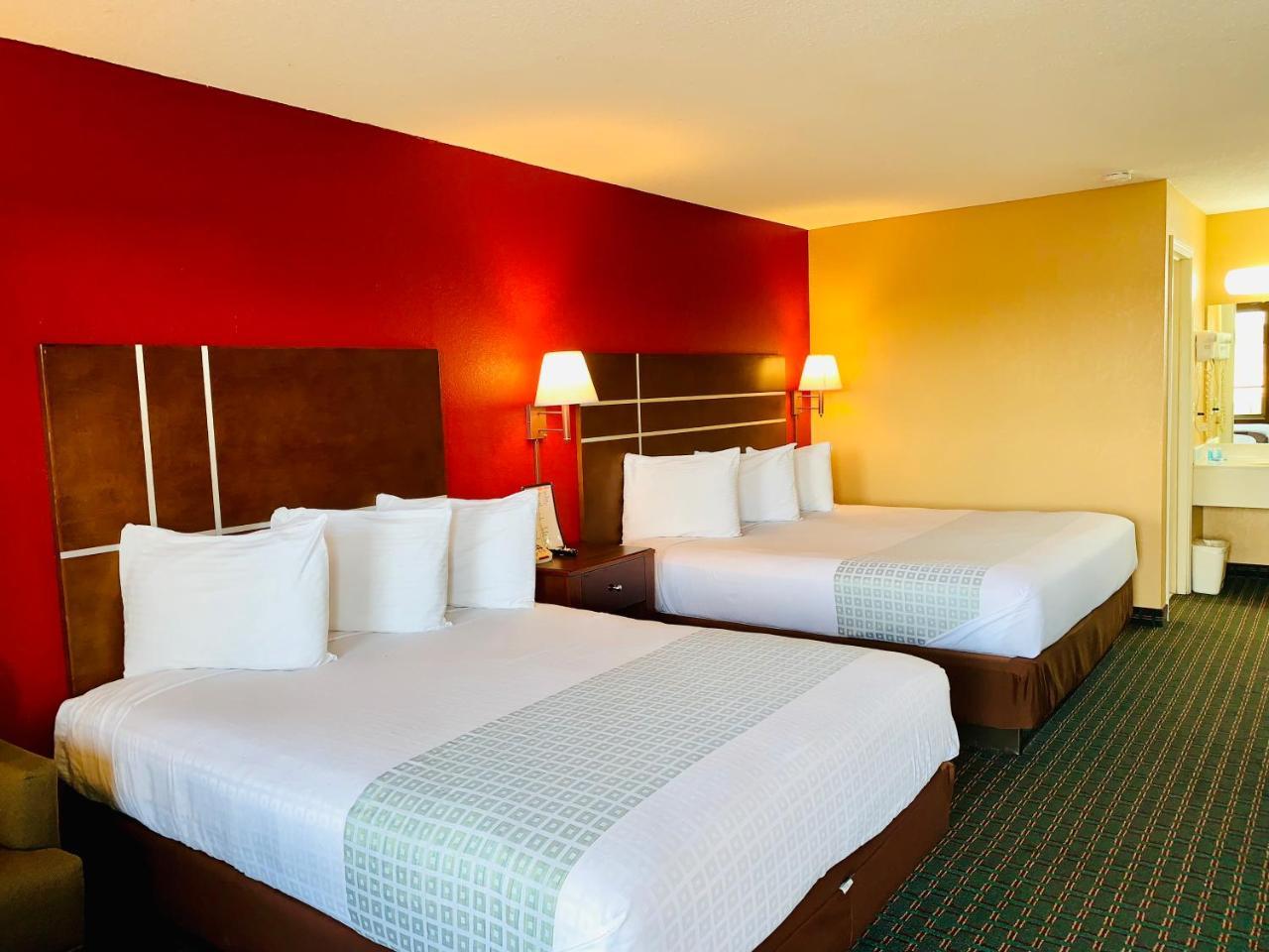Star Plus Inn & Suites Selmer Екстер'єр фото