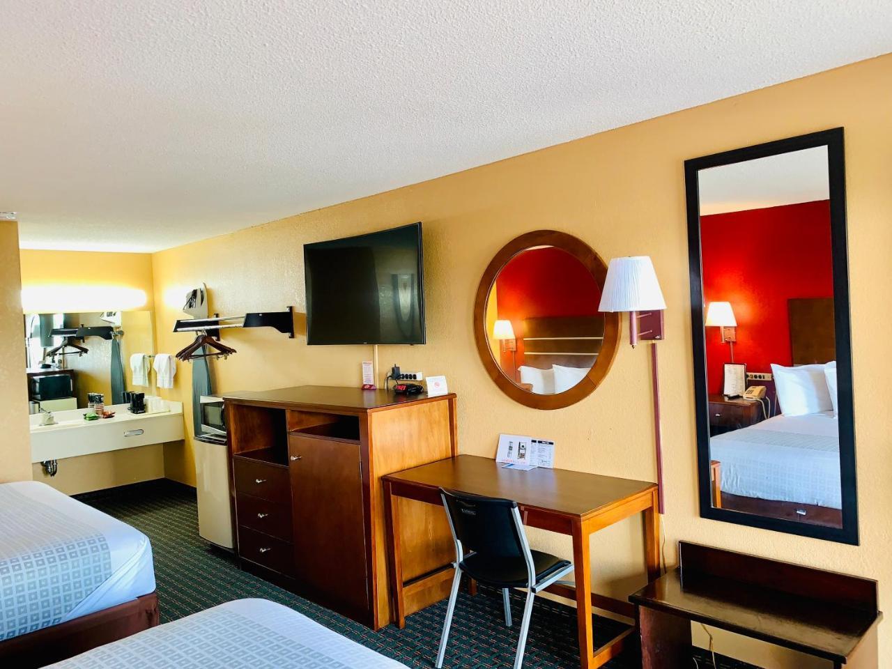 Star Plus Inn & Suites Selmer Екстер'єр фото