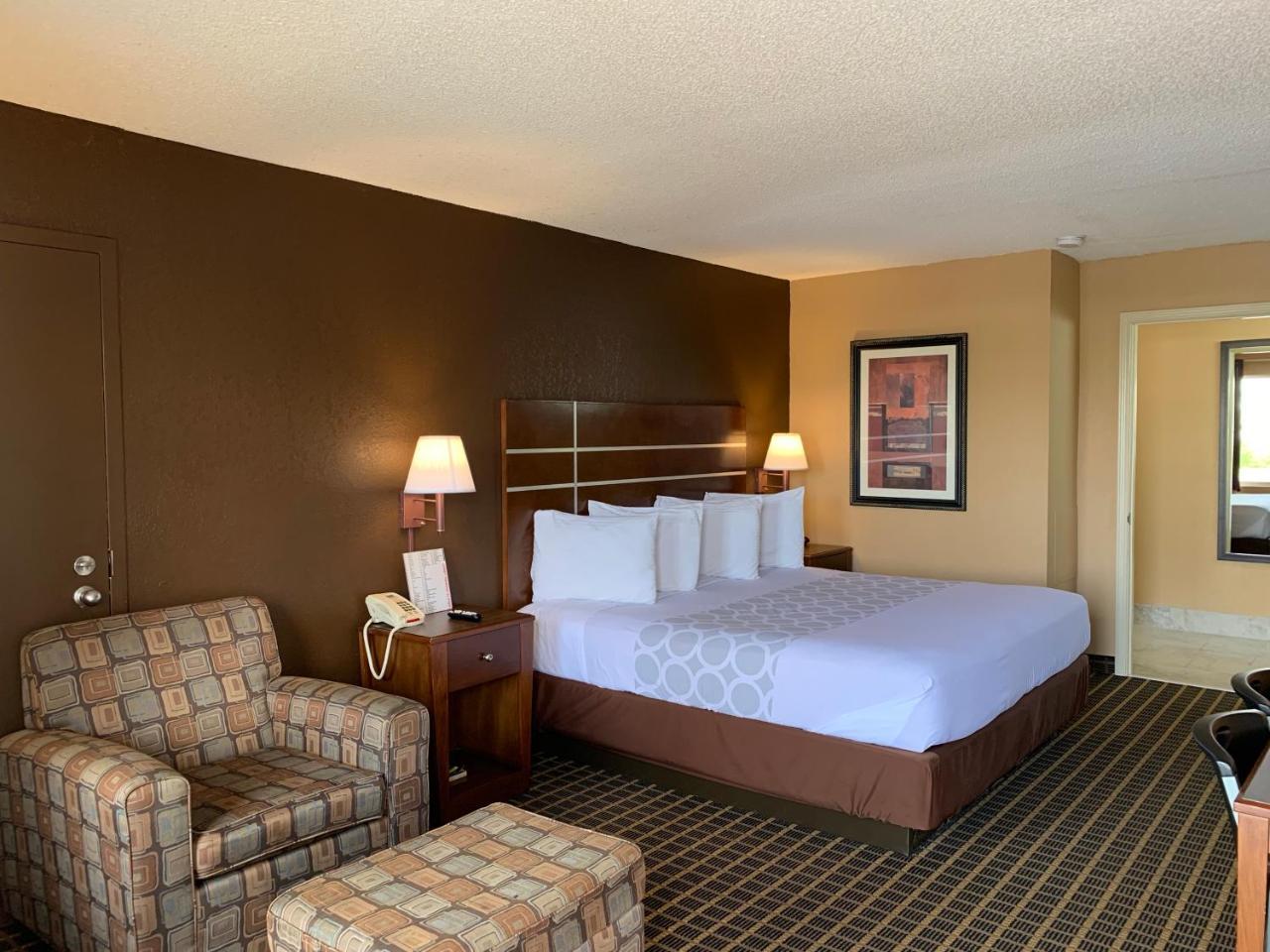 Star Plus Inn & Suites Selmer Екстер'єр фото