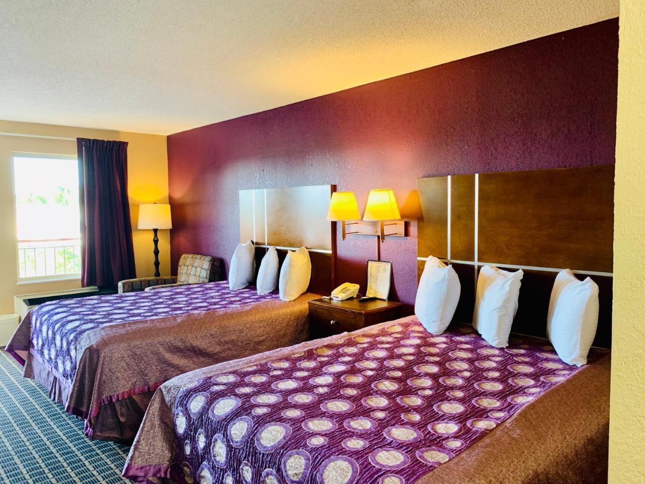Star Plus Inn & Suites Selmer Екстер'єр фото