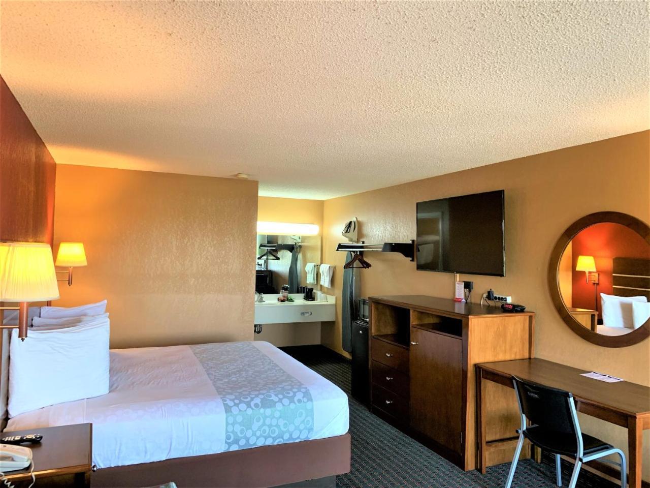 Star Plus Inn & Suites Selmer Екстер'єр фото