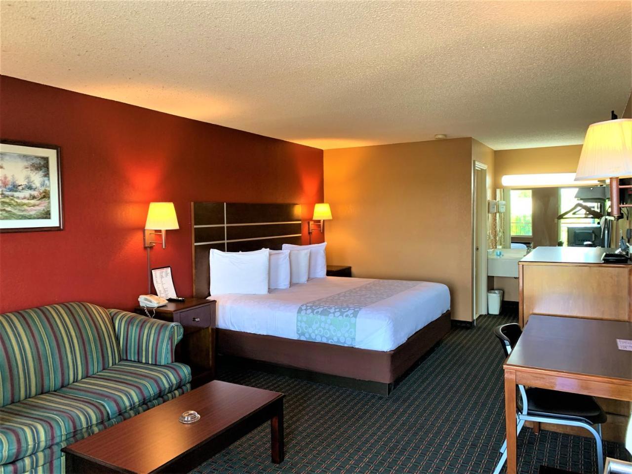 Star Plus Inn & Suites Selmer Екстер'єр фото