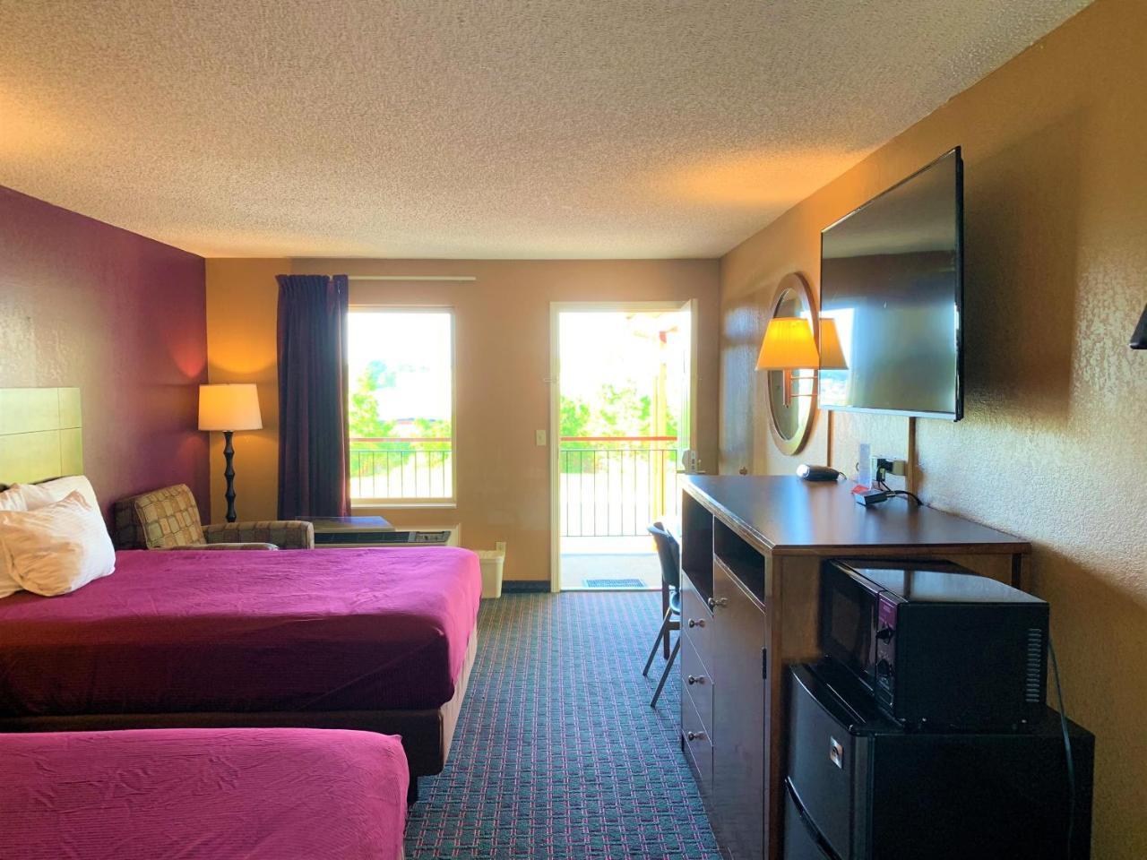 Star Plus Inn & Suites Selmer Екстер'єр фото