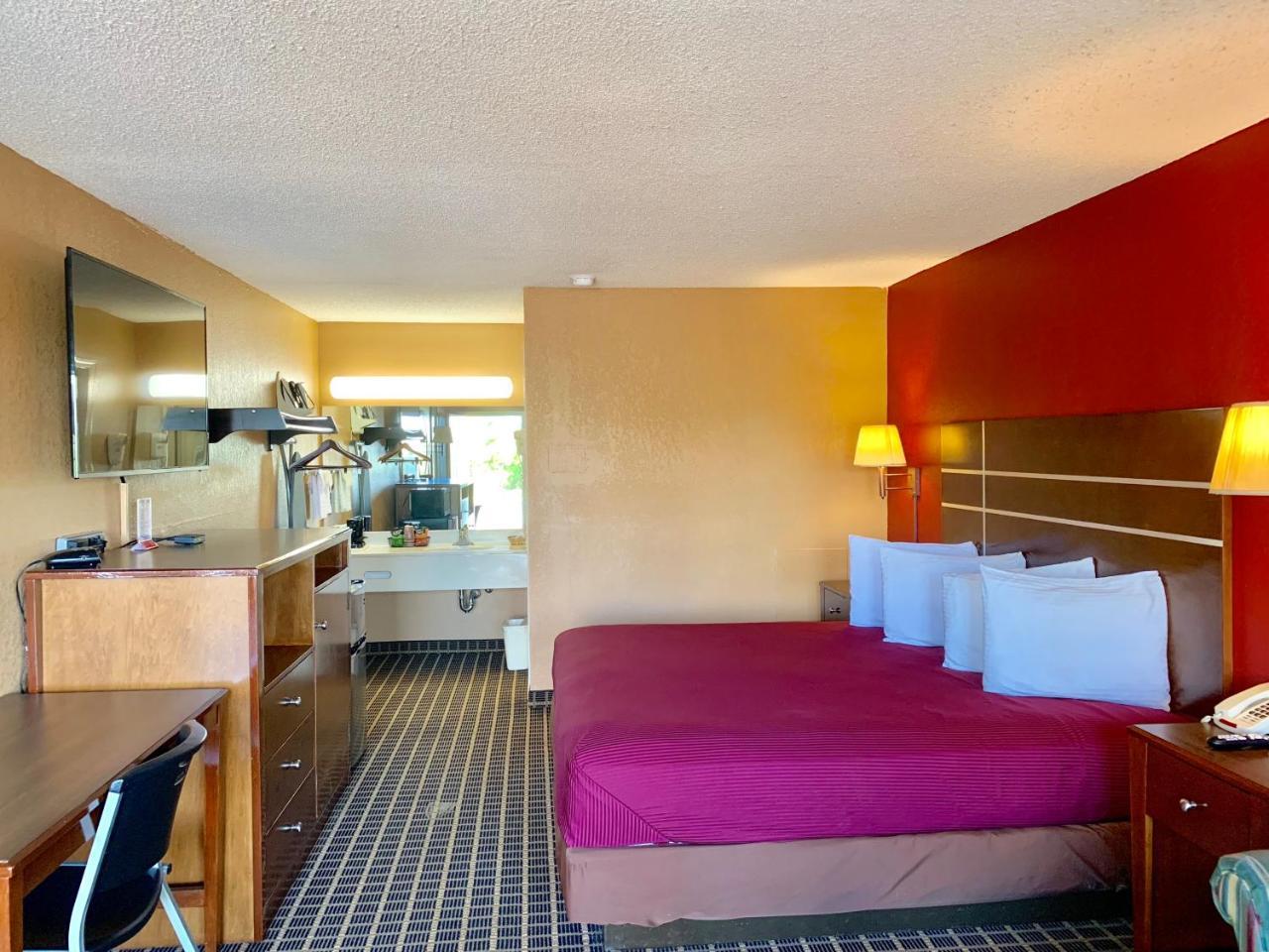 Star Plus Inn & Suites Selmer Екстер'єр фото