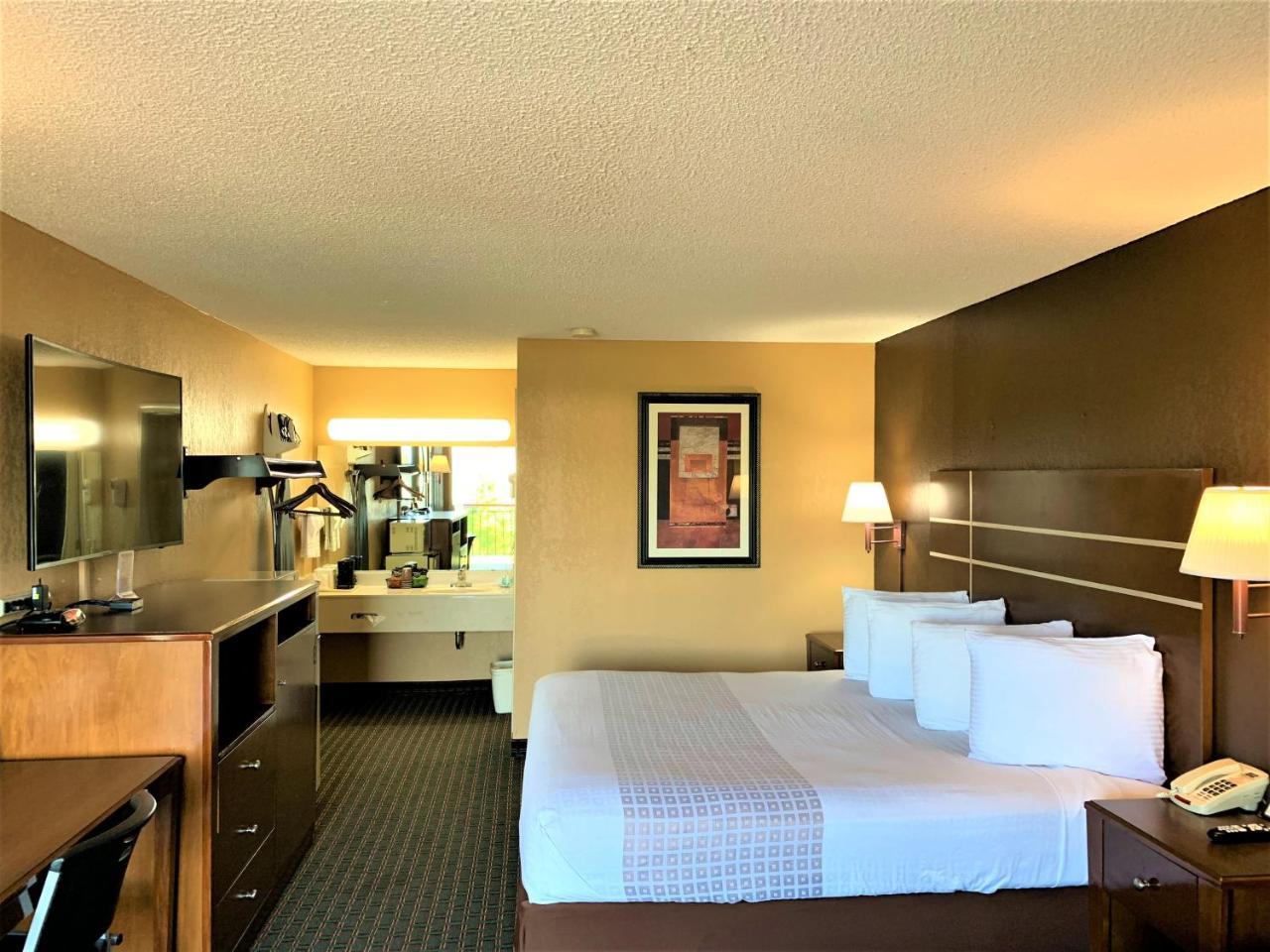 Star Plus Inn & Suites Selmer Екстер'єр фото
