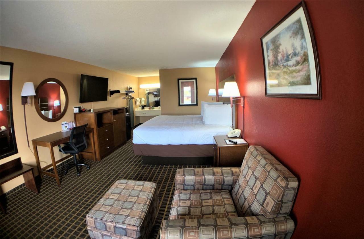 Star Plus Inn & Suites Selmer Екстер'єр фото