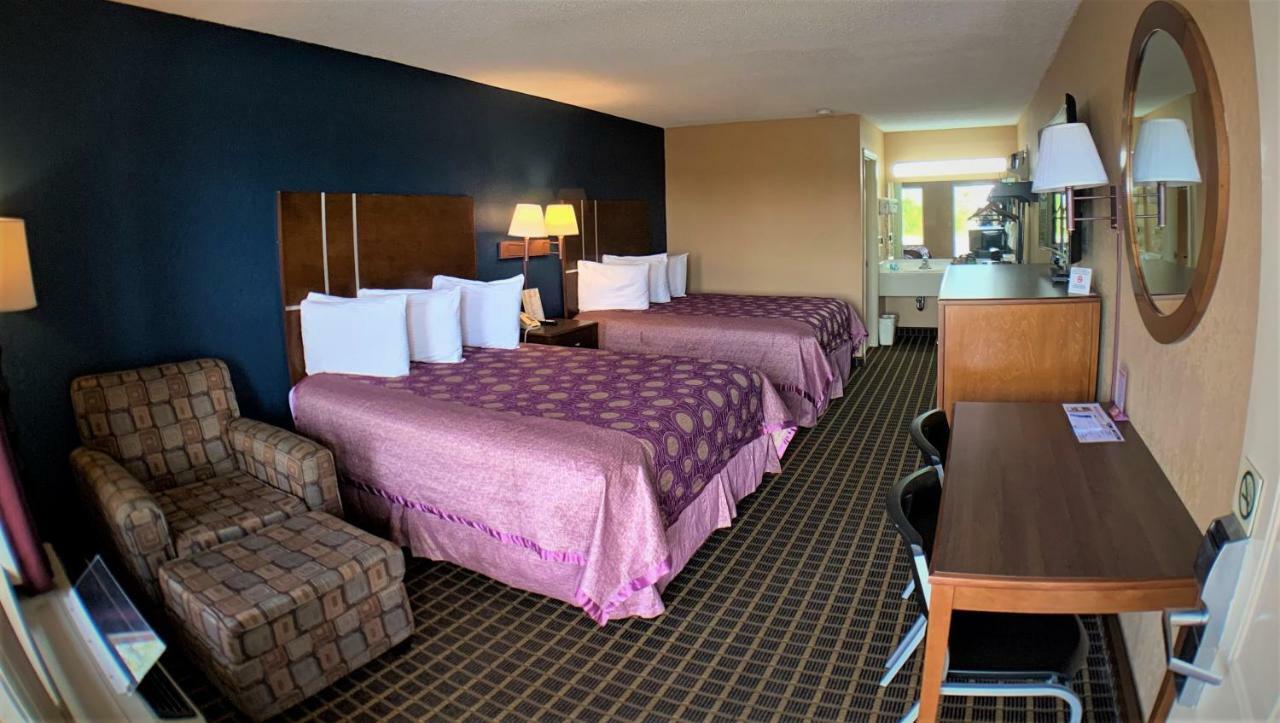 Star Plus Inn & Suites Selmer Екстер'єр фото