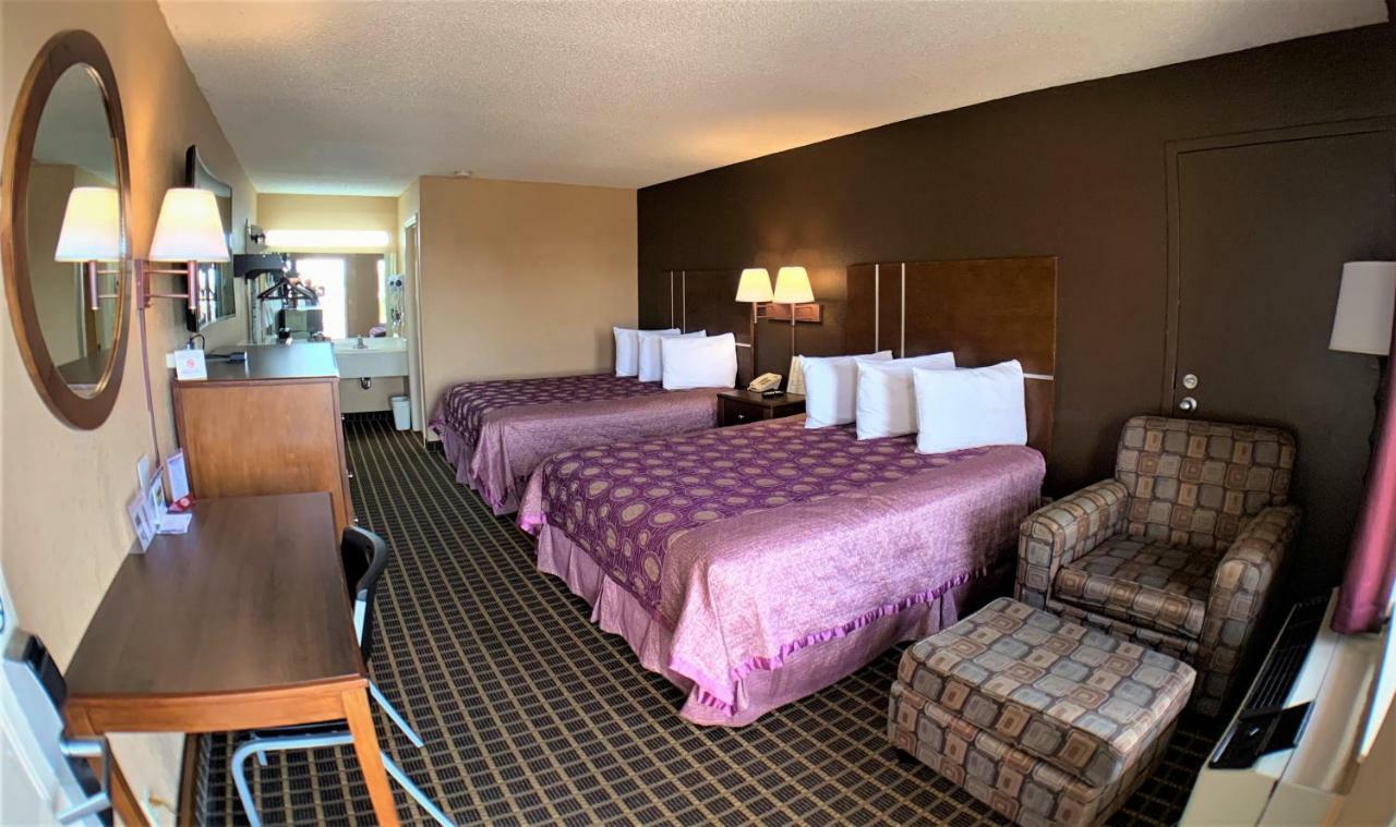 Star Plus Inn & Suites Selmer Екстер'єр фото