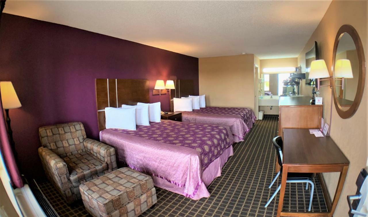 Star Plus Inn & Suites Selmer Екстер'єр фото